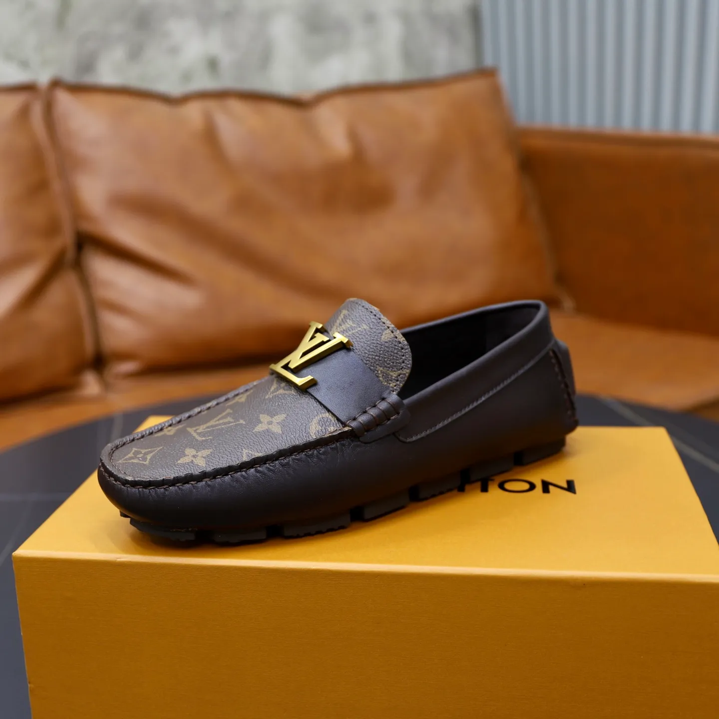 Ex-factory price: 480💰【LV】Louis Vuitton ⚠️High-end men’s driving and pedal series ⚠️38-44 (customized for 45) ⚠️All original cowhide leather! Thick and soft! Made entirely of calfskin lining! Rubber sheet anti-slip beanie sole! Three-dimensional package technology! Fashionable and classic! Handicrafts! Original high quality! Feel free to compare!